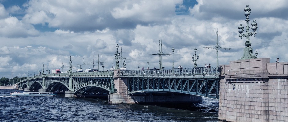 Trinity_Bridge_in_Saint_Petersburg